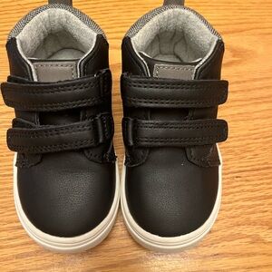 Toddler Sneakers size 6 Cat & Jack